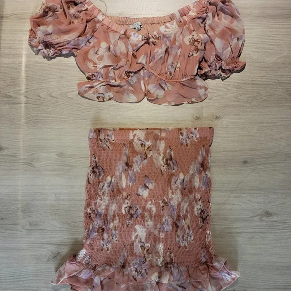 Fashion Nova Story On Floral 2 Piece Set - Picture 2 of 4